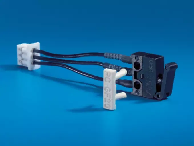 Микропереключатель с кабелем и вилкой