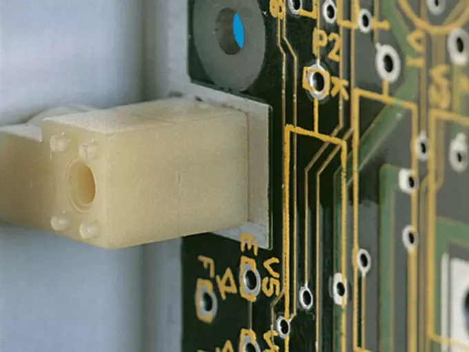 Универсальный держатель для поддержки передней панели