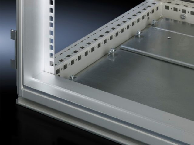 Панели заполнения, 482,6 мм (19 дюймов), горизонтальные для переходных профилей