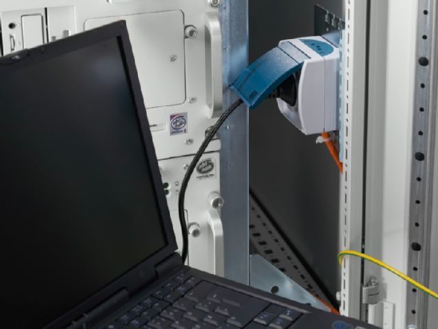 Сервисная розетка для крепления рамы шкафа