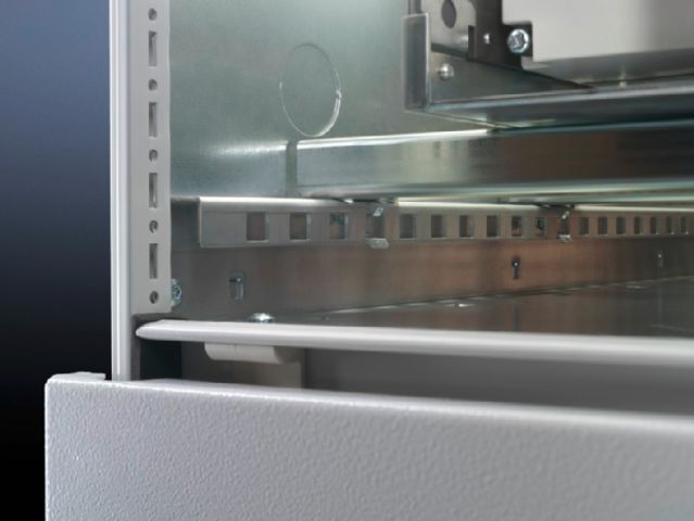 Mounting bracket for compartment divider and air circuit-breaker support rail - фото 2