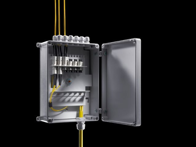 Небольшой оптоволоконный распределитель с монтажной пластиной и местом для сплайс-кассеты - фото 2