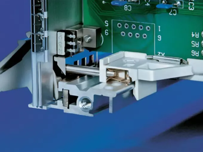 ESD-контакт для кодируемых направляющих